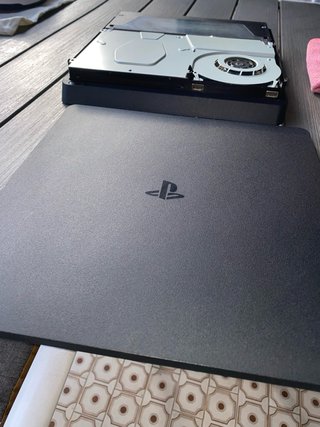PS4 500GB + Farming Simulator 17 & 22