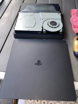 PS4 500GB + Farming Simulator 17 & 22