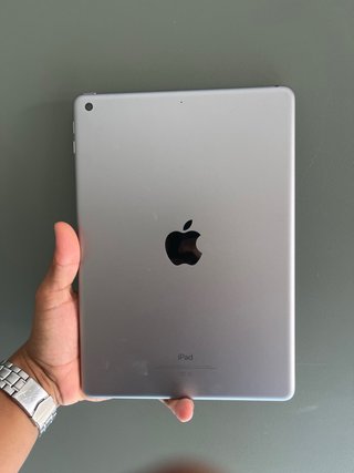 iPad  (6ª Gen) A1893de 32GB –negro/plata