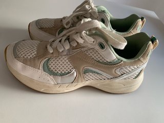 Zapatillas Zara Beige y Verde