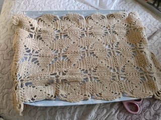 Tapete de ganchillo beige