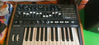 Sintetizador Arturia minibrute 2