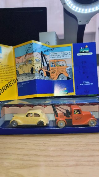 Figura Tintín con folleto explicativo