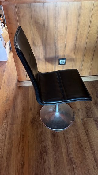 Sillas giratorias de piel negra