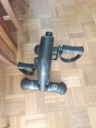 Pedaleador estático compacto