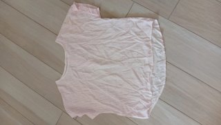 Maglia rosa e bianca a righe