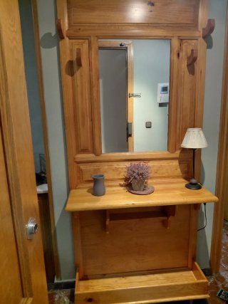 Mueble Recibidor de Madera Maciza