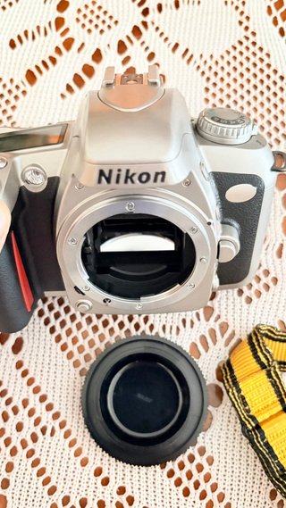 Excelente y poco común Cámara Nikon F75 (LEER)