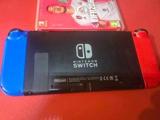 Nintendo Switch V1 + FIFA 20