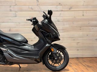 Honda Forza 300