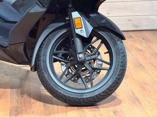 Honda Forza 300