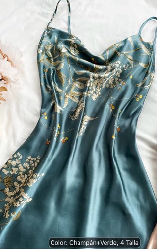 Vestido de seda floral verde y beige
