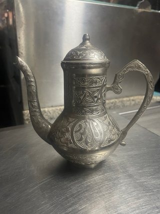 Tetera antigua decorada