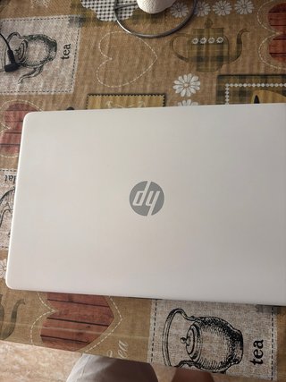 Portátil HP Blanco con funda y cargador