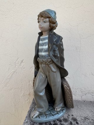 Figura Lladró niño marinero. 25 CM ALTURA