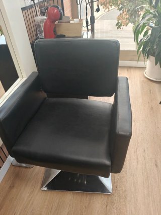 Sillón de peluquería negro