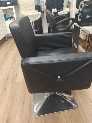 Sillón de peluquería negro