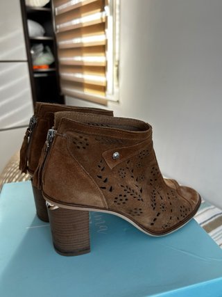 Botines de ante mujer marrones. Piel autentica.