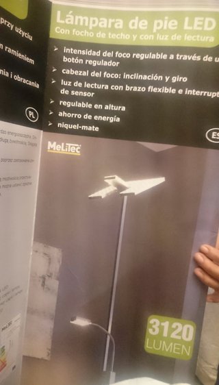 Lámpara de pie LED regulable