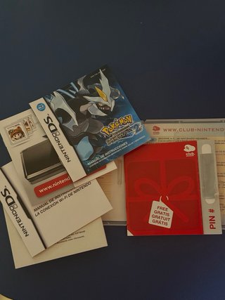 Caja y Manuales Pokémon Edición Negra 2 completos