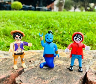 Figuras Disney Kinder: Coco (Miguel/Hector) yGenio