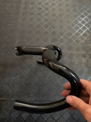 Manillar Integrado de Carbono