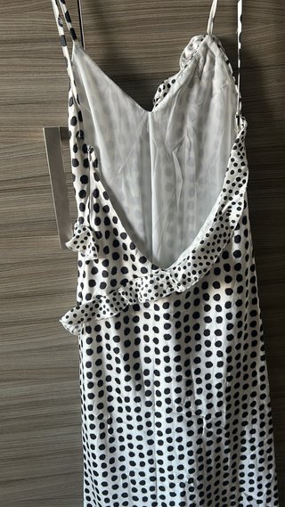 Vestido largo de lunares con espalda descubierta