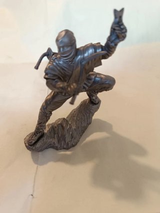 Statuetta ninja peltro LES etains di gral