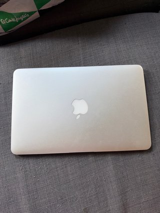 MacBook Air 11 Plata con cargador