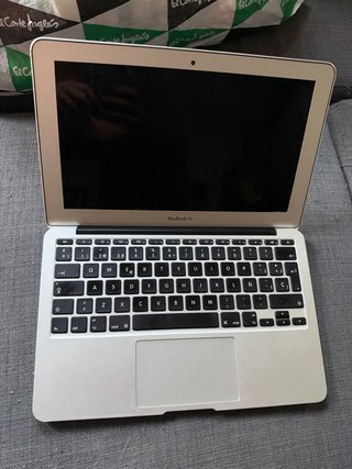 MacBook Air 11 Plata con cargador