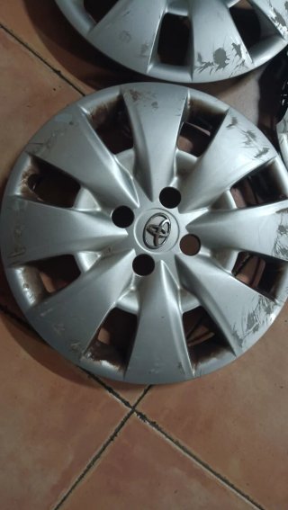 3 Tapacubos Toyota Yaris 15" originales.