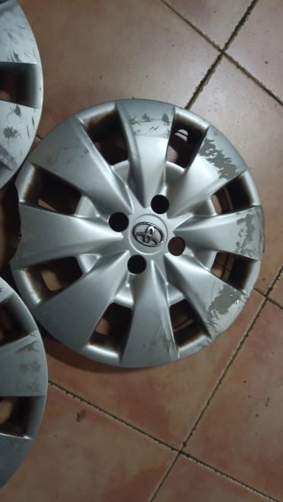 3 Tapacubos Toyota Yaris 15" originales.