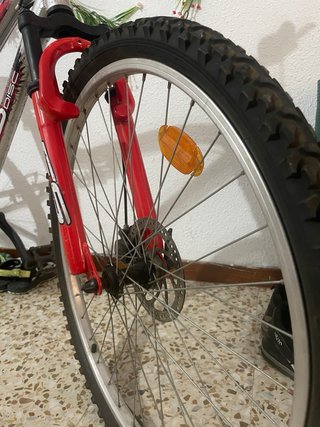 Bicicleta de montaña roja