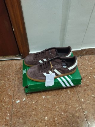 Zapatillas Adidas Marrones