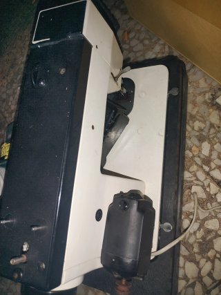 máquina de coser eléctrica vintage de la Alfa