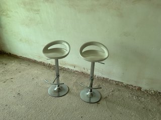 2 Banquetas Acero y Metraquilato