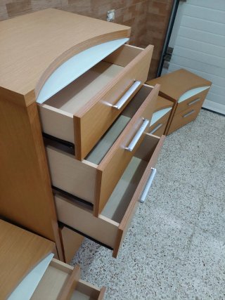 Cómoda y mesas de noches..