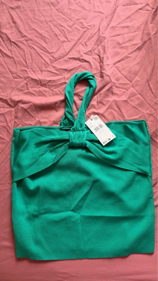 Top verde con lazo XXL