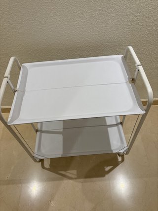 Camarera auxiliar blanca
