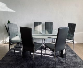 Mesa de cristal con 6 sillas en gris