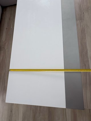 Mesa auxiliar moderna gris y blanca