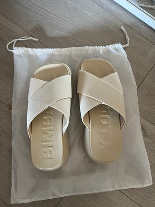 Sandalias Bimba y Lola plataforma beige