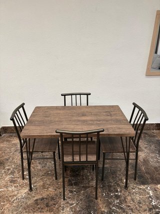 Nuevo conjunto de mesa con 4 sillas