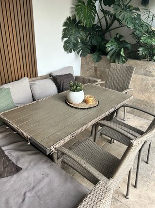Sofá exterior y mesa ratán