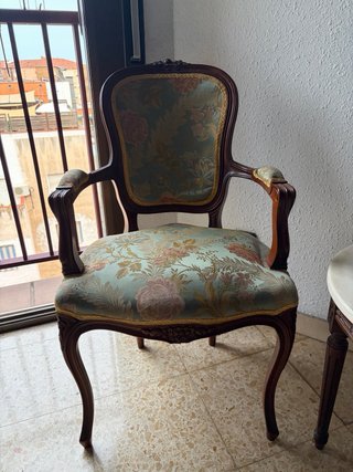 Juego de 2 sillas y mesa auxiliar