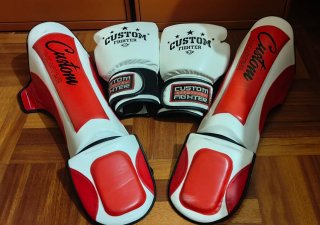 Espinilleras (L) y Guantes Custom Fighter 16oz