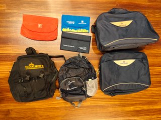 Lote de artículos de viaje (bolsas, mochilas...)