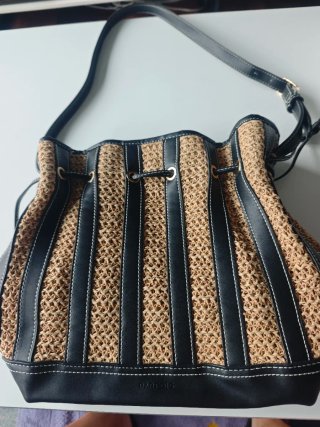 Bolso de Rafia Parfois con Tiras Negras