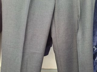 Pantalón hombre gris T46. Medidas en descripción