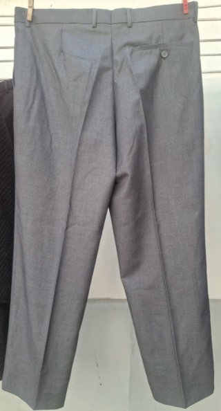 Pantalón hombre gris T46. Medidas en descripción